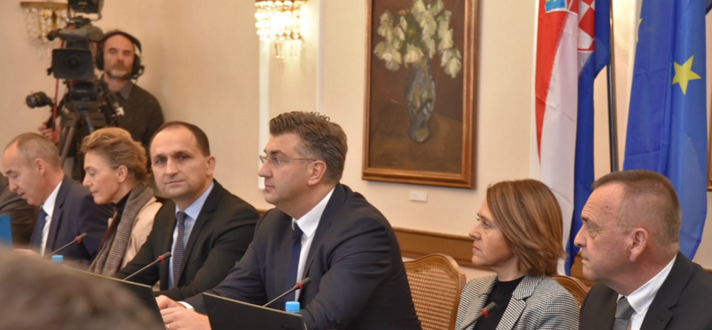 U Osijeku potpisan niz ugovora o dodjeli bespovratnih sredstava u vrijednosti od preko 2 milijarde kuna 